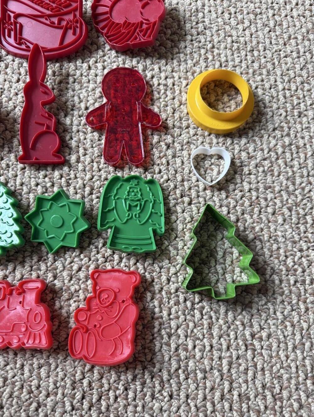 Vintage Christmas cookie cutters with red and green holiday shapes - Picture 3 of 6